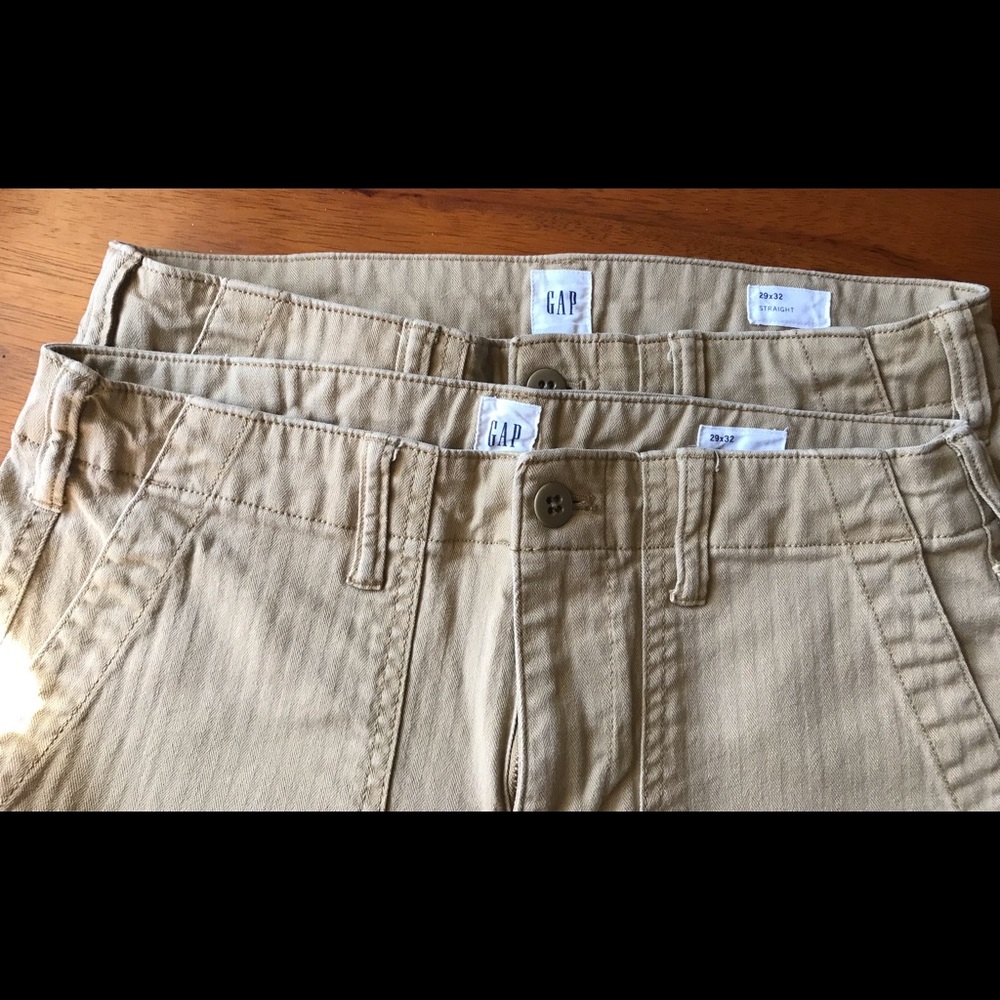 Gap chino straight leg pants 29x32.  Barely worn.